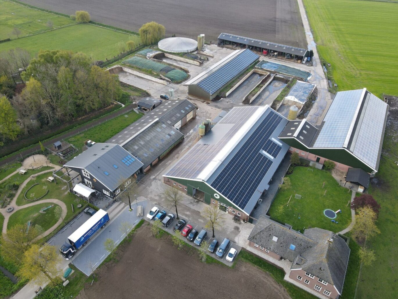 agrarische zonnepaneleninstallatie gerealiseerd door PV-Projecten