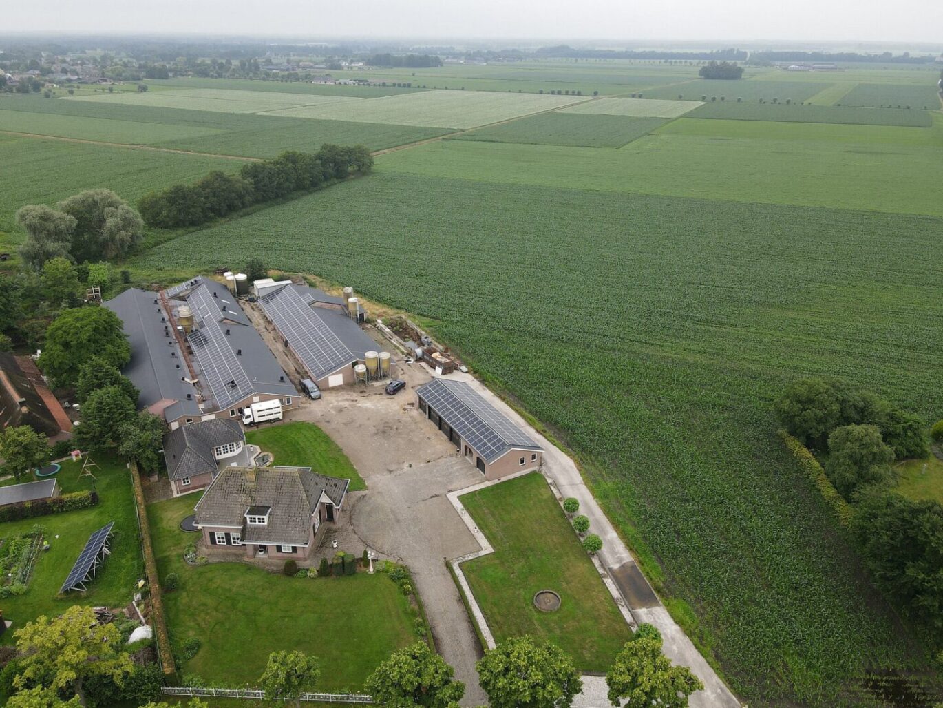 agrarische zonnepaneleninstallatie gerealiseerd door PV-Projecten