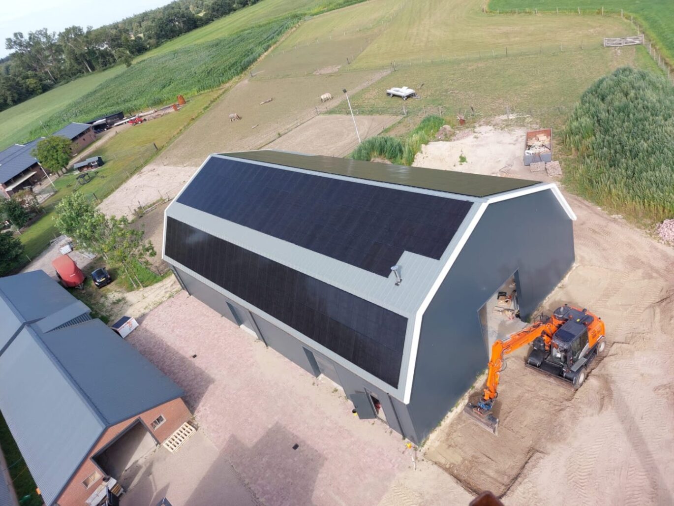 gerealiseerde zakelijke zonnepaneleninstallatie van PV-Projecten