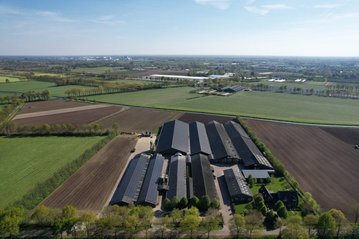 agrarische zonnepaneleninstallatie gerealiseerd door PV-Projecten