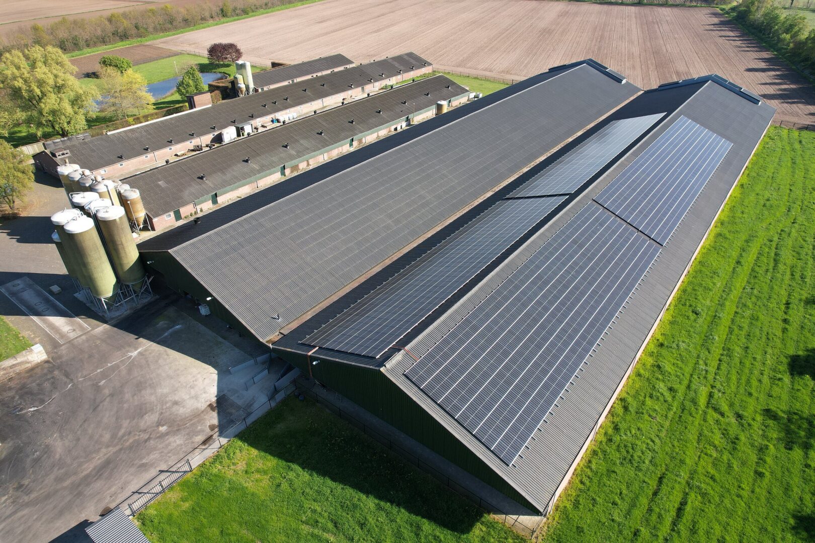 agrarische zonnepaneleninstallatie gerealiseerd door PV-Projecten