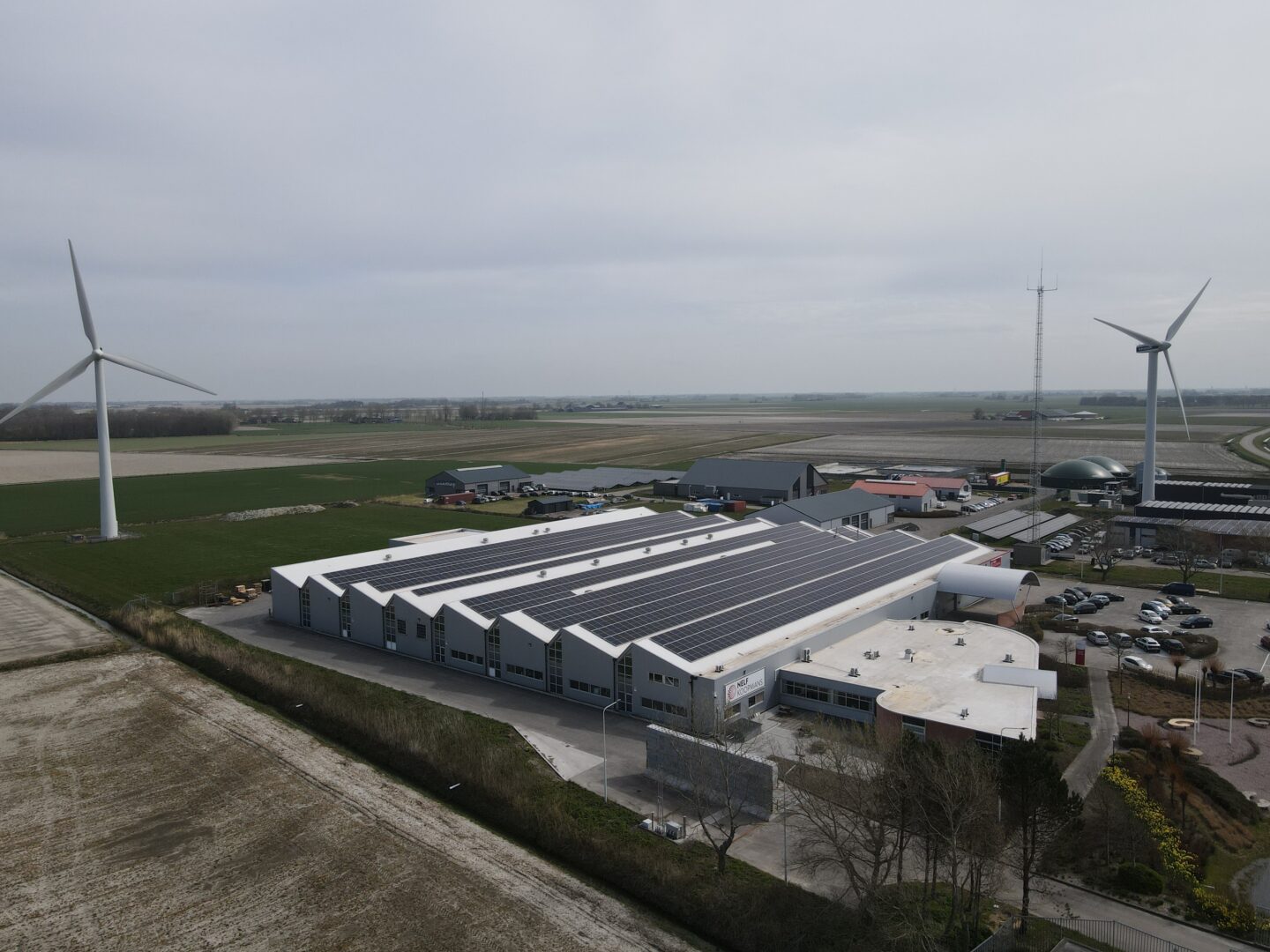 gerealiseerde agrarische zonnepaneleninstallatie van PV-Projecten