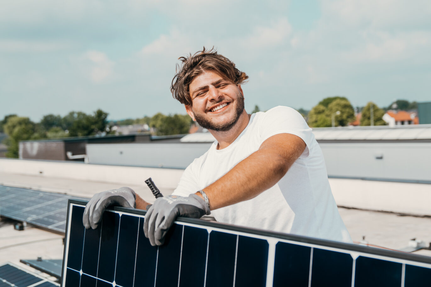 zakelijke zonnepaneleninstallatie die wordt gerealiseerd door PV-Projecten