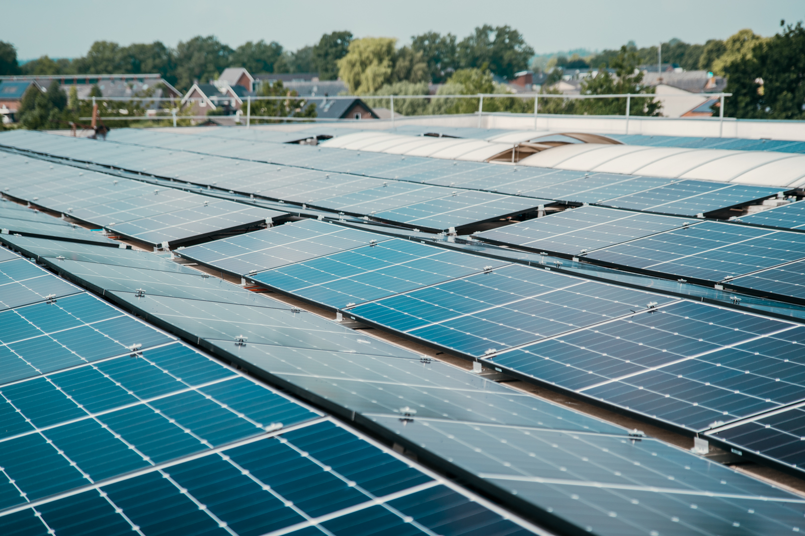 zakelijke zonnepaneleninstallatie gerealiseerd door PV-Projecten